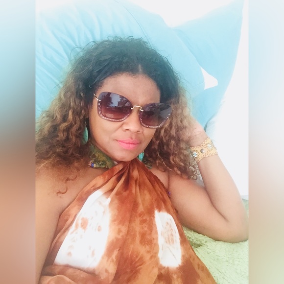 Miu Miu  Women sunglasses worn once in excellent condition - Picture 4 of 5